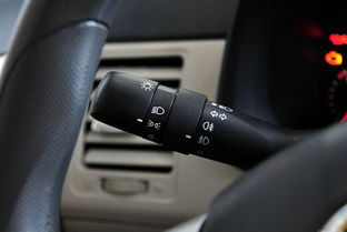 丰田卡罗拉雾灯开启指南 确保雨天与雾天行车安全