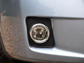 白色奔腾B50右前雾灯详解 配置、更换与保养指南